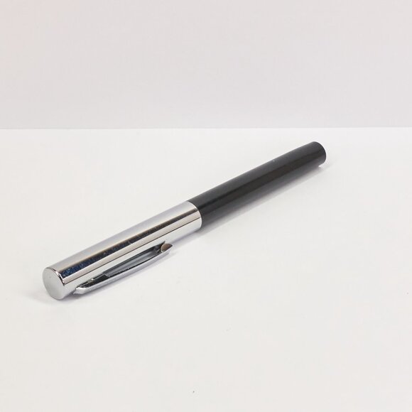 Sheaffer Black & Chrome Fountain Pen / Fine Nib / Made in USA - Picture 3 of 8